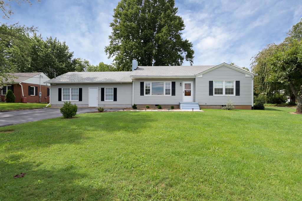 133 Monte Vista Rd in Candler, NC - Building Photo