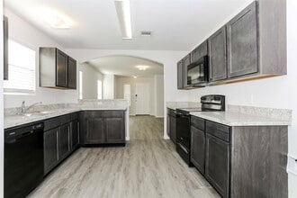 118 Blue Crane St in Huntsville, TX - Building Photo - Building Photo