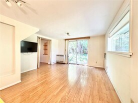 301 Fletcher Ave in Fayetteville, AR - Building Photo