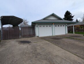 4135 Jessen Dr in Eugene, OR - Building Photo - Building Photo