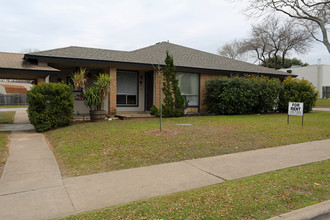 10111 Golden Meadow Dr in Austin, TX - Building Photo - Building Photo