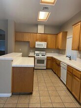 10603 Vista Bonita Dr in Bakersfield, CA - Building Photo - Building Photo