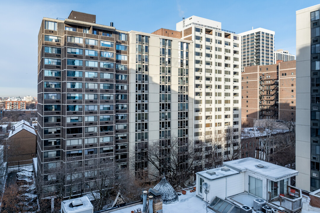 1340 N Dearborn St in Chicago, IL - Building Photo