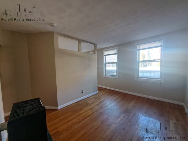 18 Parmenter St, Unit 1