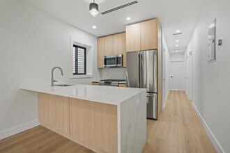 31 W 46th St in Bayonne, NJ - Building Photo - Building Photo