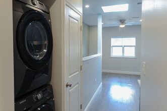 719 Carpenter St, Unit 3rd Floor in Philadelphia, PA - Foto de edificio - Building Photo