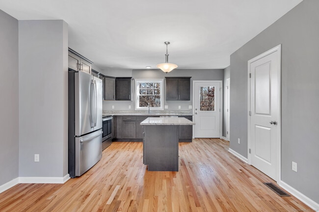 88 Woodhouse Ave in Wallingford, CT - Building Photo - Building Photo