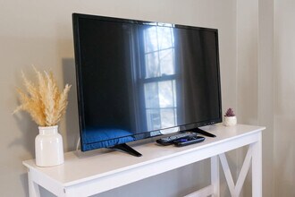 367 S Rocky River Dr in Berea, OH - Building Photo - Building Photo