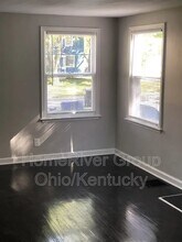 2369 Taylor Ave in Columbus, OH - Foto de edificio - Building Photo