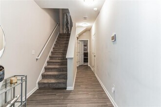 3123 Meadowstone Ln SW in Atlanta, GA - Building Photo - Building Photo