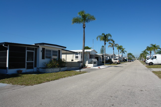 Tropic Isles Mobile Home Park in Palmetto, FL - Building Photo - Building Photo