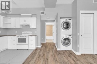 58 Beverly St in Cambridge, ON - Building Photo - Building Photo