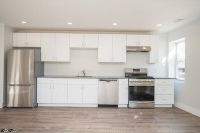 726 Bloomfield Ave in Verona, NJ - Building Photo - Building Photo