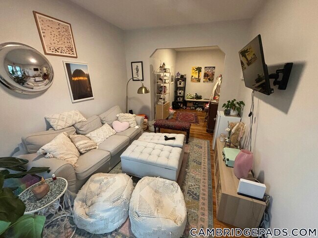 114 Willow St, Unit 3 in Cambridge, MA - Building Photo - Building Photo