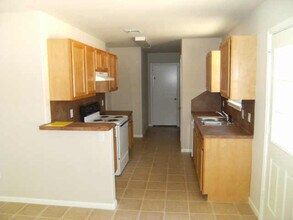 174 E Sunset Dr in Onalaska, TX - Building Photo - Building Photo