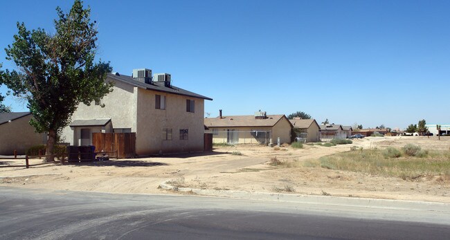 21194 Laguna Rd in Apple Valley, CA - Building Photo - Building Photo