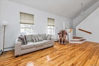 8 Branding Iron Ln in Glen Cove, NY - Building Photo - Building Photo