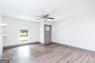 657 Senoia Rd in Tyrone, GA - Building Photo - Building Photo
