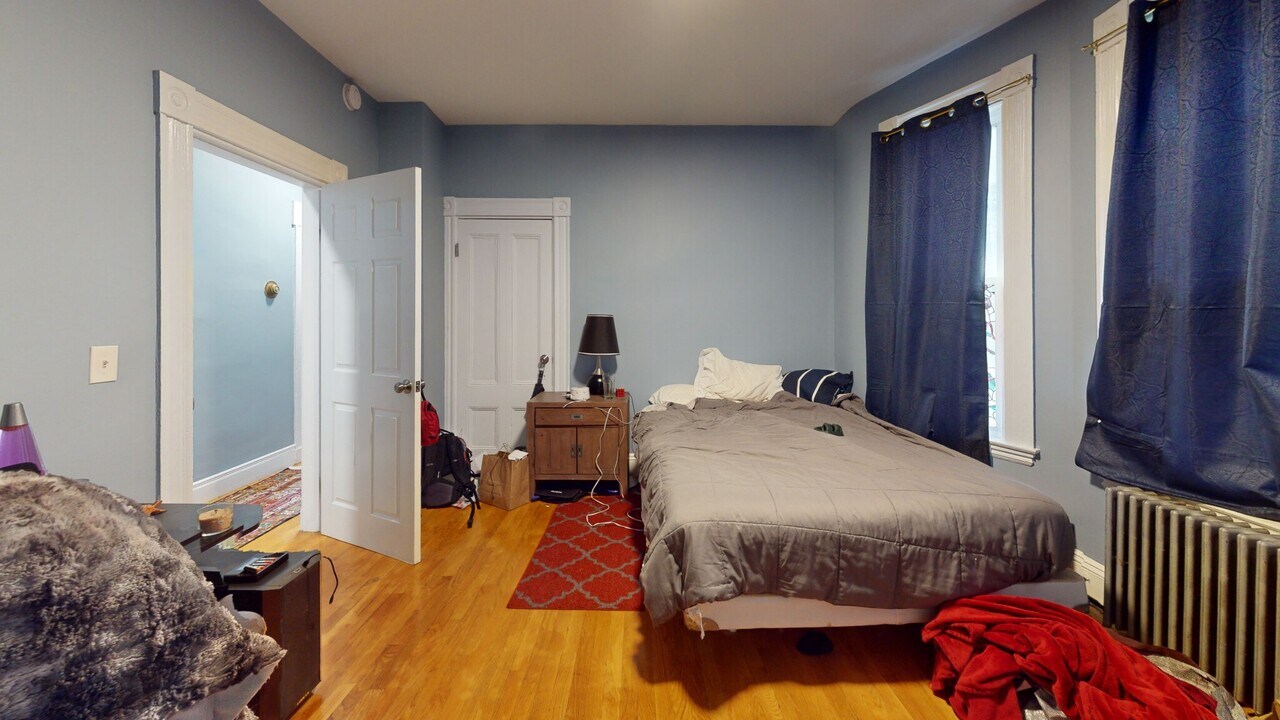 50-56 Burnett St, Unit 1 in Boston, MA - Foto de edificio