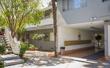 Park Fulton in North Hollywood, CA - Foto de edificio - Building Photo