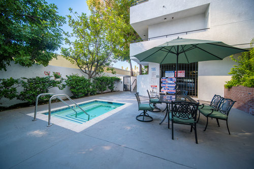 Kenmore Towers in Los Angeles, CA - Building Photo