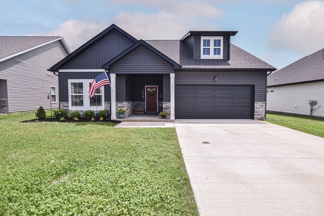 1014 Creek Wy in Clarksville, TN - Building Photo