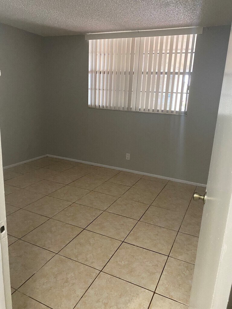 3181 W Hallandale Beach Blvd Apartamentos Apartamentos en Hallandale, FL