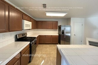 382 Craftsman Dr in Lathrop, CA - Foto de edificio - Building Photo