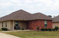 Renoir Acres Estates Apartments in Sulphur, LA - Foto de edificio - Building Photo