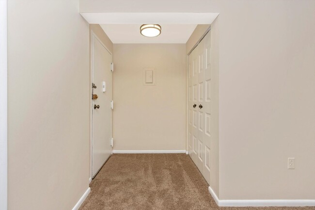 5232 W Running Brook Rd in Columbia, MD - Foto de edificio - Building Photo
