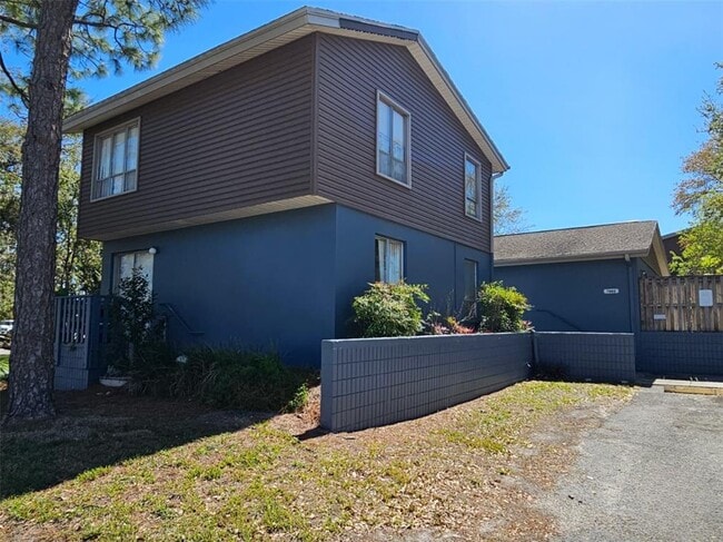 7602 W Powhatan Ave in Tampa, FL - Building Photo - Building Photo