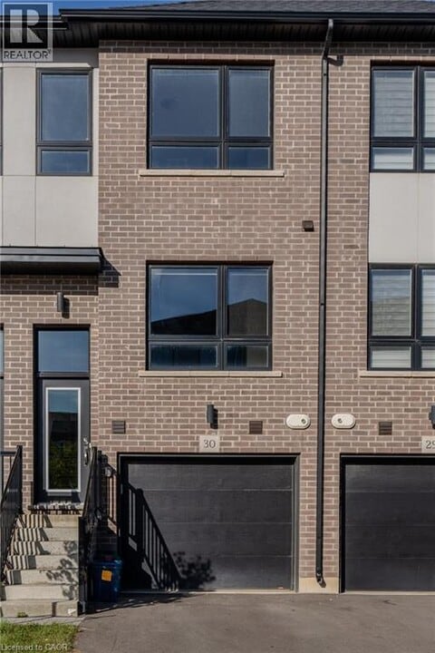 720 Grey St in Brantford, ON - Building Photo