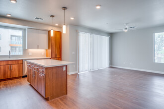 The Clayton on Highland in Phoenix, AZ - Building Photo - Interior Photo