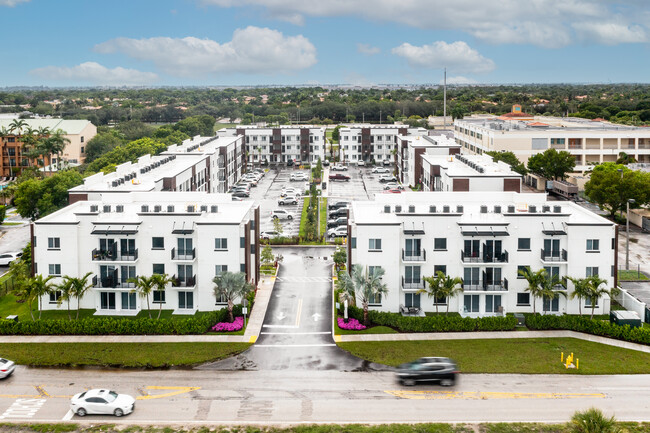 Lucida Palmetto in Miami Lakes, FL - Building Photo - Building Photo