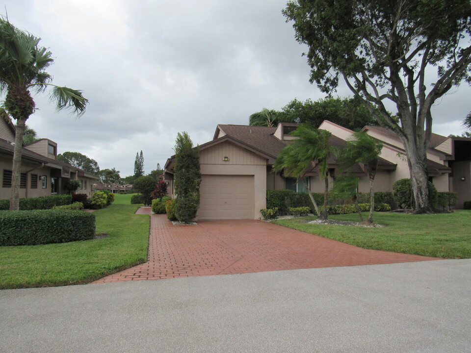 4729 Fountains Dr S in Greenacres, FL - Foto de edificio