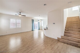 6206 Clapton Way in Las Vegas, NV - Building Photo - Building Photo