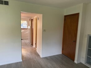 235 E Palatine Rd, Unit 1 in Palatine, IL - Foto de edificio - Building Photo