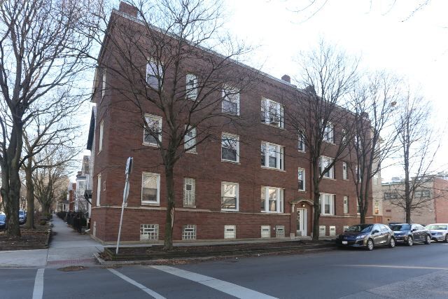 3221 N Leavitt St, Unit 3