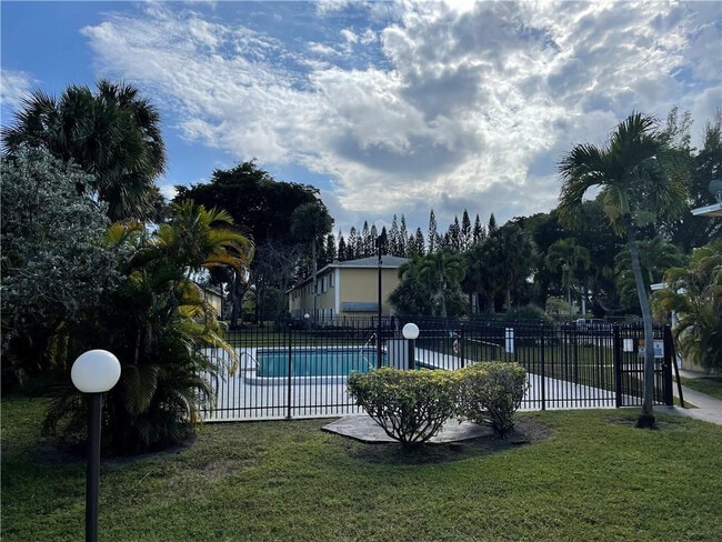 550 SE 2nd Ave in Deerfield Beach, FL - Building Photo - Building Photo