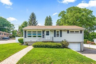 41 Crooker Dr in Lynn, MA - Building Photo