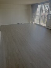 9009 W Golf Rd in Des Plaines, IL - Building Photo - Building Photo