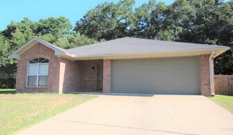 391 Frederick Cir in Flint, TX - Building Photo