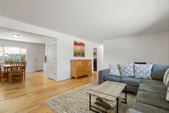5946 W Iowa Pl in Lakewood, CO - Foto de edificio - Building Photo