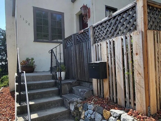 1192-1198 Laurel St in Berkeley, CA - Building Photo - Building Photo