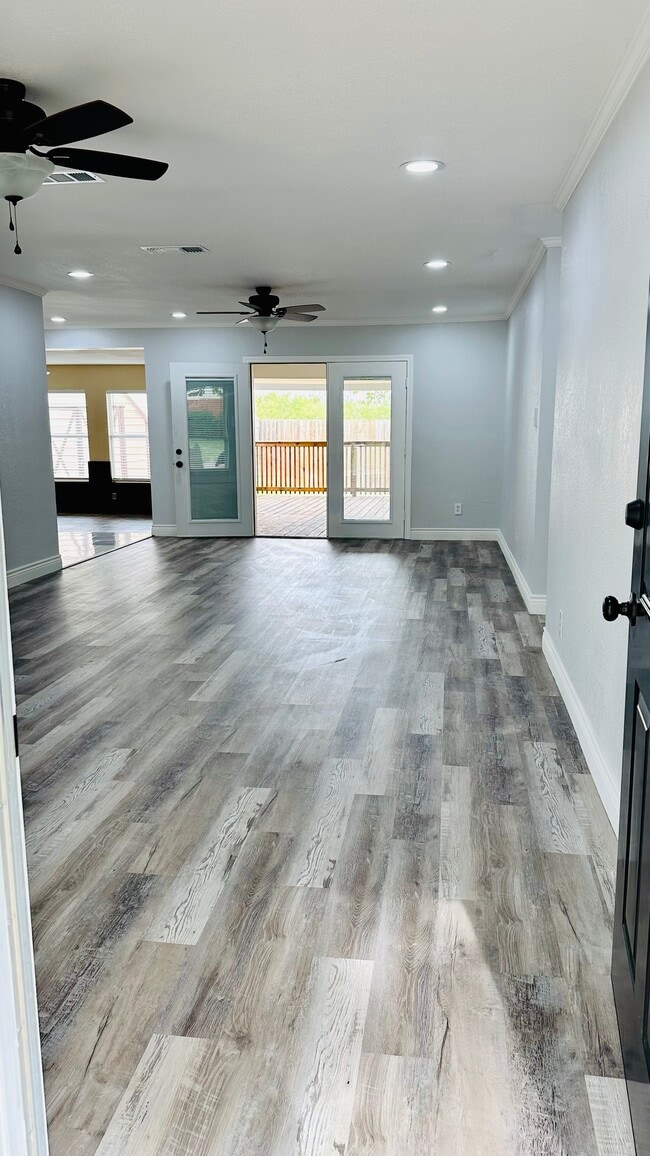 532 NW Douglas St in Burleson, TX - Building Photo - Building Photo