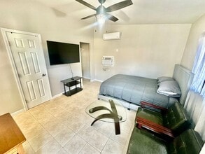 1355 N Roosevelt Ave in Fresno, CA - Building Photo - Building Photo