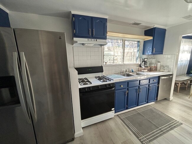 property at 1114 Loma Ave