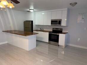 2233 NE 173rd St in North Miami Beach, FL - Building Photo - Building Photo