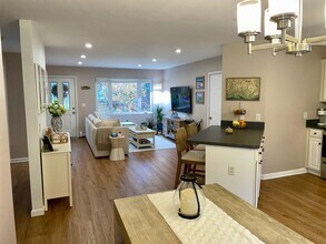 118 Oslo St in Mystic, CT - Foto de edificio - Building Photo