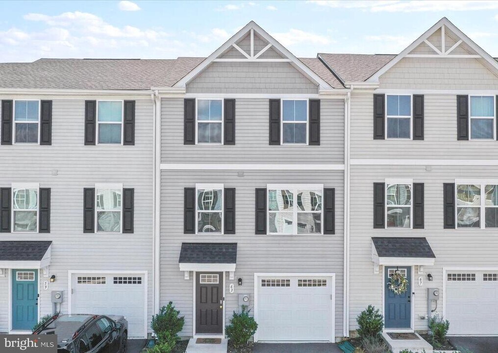 63 Ogunquit Dr in Martinsburg, WV - Building Photo